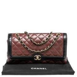 مملوكة مسبقًا حقيبة شانيل داي جلد مبطن لونين عنابي/أسود ذات قلاب