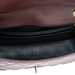 مملوكة مسبقًا حقيبة شانيل داي جلد مبطن لونين عنابي/أسود ذات قلاب