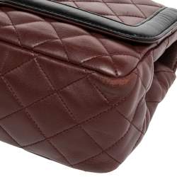 مملوكة مسبقًا حقيبة شانيل داي جلد مبطن لونين عنابي/أسود ذات قلاب