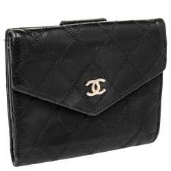 مملوكة مسبقًا محفظة شانيل فنتيدج جلد أسود مبطن مزدوج ثلاثية الطي