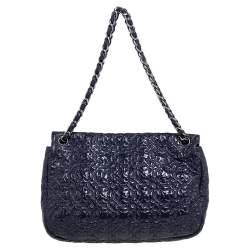 مملوكة مسبقًا حقيبة شانيل جلد لامع نقشة دلاية  د الحظ+