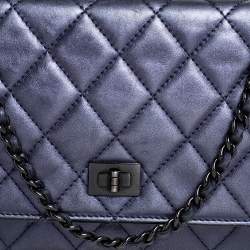 مملوكة مسبقًا محفظة بسلسلة شانيل ريإيشو 2.55 جلد مبطن أزرق ميتالك