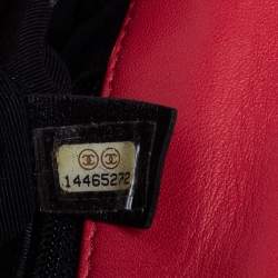 مملوكة مسبقًا حقيبة كتف شانيل جلد لامع وقماش مغزول أحمر حياكة ماسية بقلاب CC 