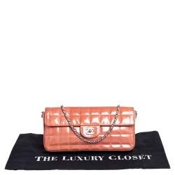 مملوكة مسبقًا Chanel Brown Chocolate Bar Quilted Patent Leather East West Flap Bag