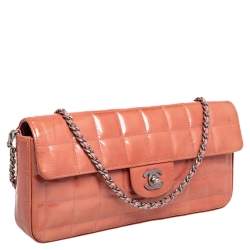 مملوكة مسبقًا Chanel Brown Chocolate Bar Quilted Patent Leather East West Flap Bag