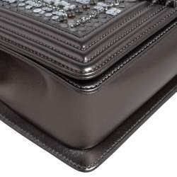 Pre Owned حقيبة شانيل بوي جلد ثعبان وجلد ميتاليك مزخرفة بقلاب متوسطة 