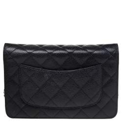 مملوكة مسبقًا Chanel Black Quilted Caviar Leather Wallet On Chain