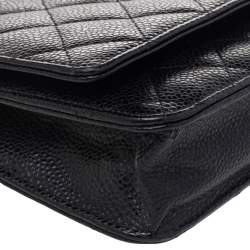 مملوكة مسبقًا Chanel Black Quilted Caviar Leather Wallet On Chain