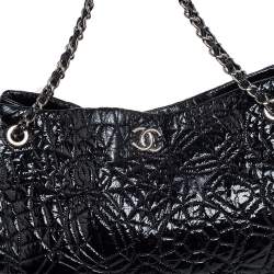 Pre Owned Chanel Black Camellia Embossed Patent Vinyl Accordion Hobo