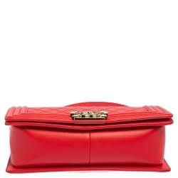 مملوكة مسبقًا حقيبة شانيل بوي جلد مبطن أحمر متوسطة بقلاب