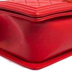 مملوكة مسبقًا حقيبة شانيل بوي جلد مبطن أحمر متوسطة بقلاب