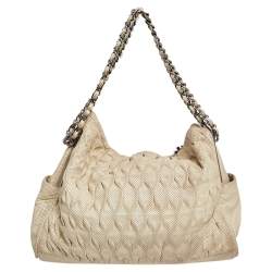 Pre Owned حقيبة كتف شانيل جلد ذو طيات مخرم كريمي ذات سلسلة