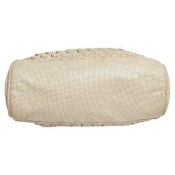 Pre Owned حقيبة كتف شانيل جلد ذو طيات مخرم كريمي ذات سلسلة