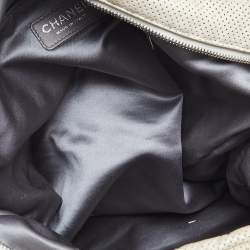 Pre Owned حقيبة كتف شانيل جلد ذو طيات مخرم كريمي ذات سلسلة