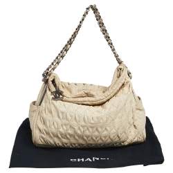 Pre Owned حقيبة كتف شانيل جلد ذو طيات مخرم كريمي ذات سلسلة