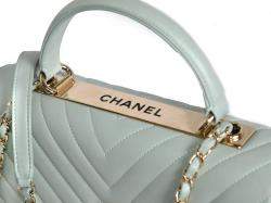 Pre Owned Chanel Blue Leather Chevron Trendy CC Flap Bag
