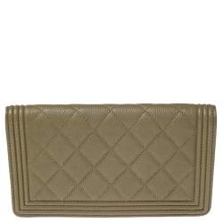 مملوكة مسبقًا محفظة كونتينيتال شانيل بوي L ين جلد كافيار أخضر مبطن