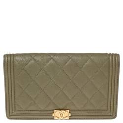 مملوكة مسبقًا محفظة كونتينيتال شانيل بوي L ين جلد كافيار أخضر مبطن