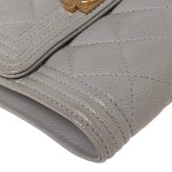 مملوكة مسبقًا محفظة شانيل بوى جلد كافيار رصاصي مبطن