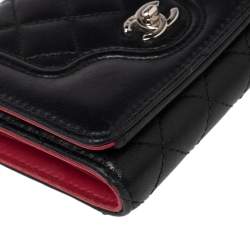 مملوكة مسبقًا محفظة شانيل فيتشوريستيك جلد خروف أسود مبطن