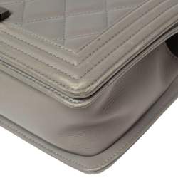 مملوكة مسبقًا Chanel Grey Quilted Leather Medium Boy Bag