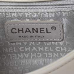 Pre Owned حقيبة شانيل جلد وجلد لامع مبطن أبيض/أسود بقفل متعاكس