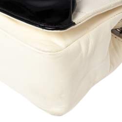 Pre Owned حقيبة شانيل جلد وجلد لامع مبطن أبيض/أسود بقفل متعاكس