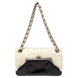 Pre Owned حقيبة شانيل جلد وجلد لامع مبطن أبيض/أسود بقفل متعاكس