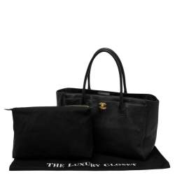 مملوكة مسبقًا حقيبة يد توتس شانيل شوبر سيرف جلد أسود 