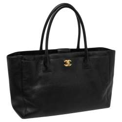 مملوكة مسبقًا حقيبة يد توتس شانيل شوبر سيرف جلد أسود 