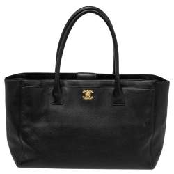 مملوكة مسبقًا حقيبة يد توتس شانيل شو بر سيرف جلد أسود 