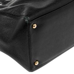 مملوكة مسبقًا حقيبة يد توتس شانيل شوبر سيرف جلد أسود 