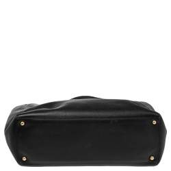 مملوكة مسبقًا حقيبة يد توتس شانيل شوبر سيرف جلد أسود 