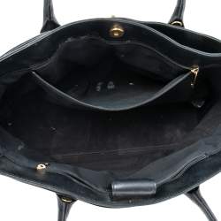 مملوكة مسبقًا حقيبة يد توتس شانيل شوبر سيرف جلد أسود 