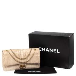 مملوكة مسبقًا  حقيبة شانيل ريشيو 2.55 كلاسيك 228 جلد ثعبان بيج بقلاب