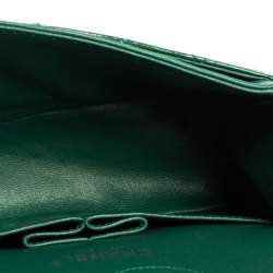 مملوكة مسبقًا حقيبة شانيل قلاب 244 ريشو 2.55 جلد لامع مبطن أخضر