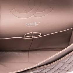 مملوكة مسبقًا حقيبة شانيل كلاسيك جامبو جلد كافيار مبطن أسود بقلاب مزدوج 