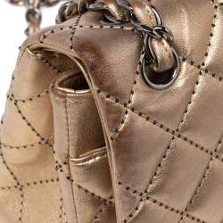 Pre Owned حقيبة شانيل كلاسيك جامبو جلد مبطن ذهبي ميتاليك بقلاب مزدوج 