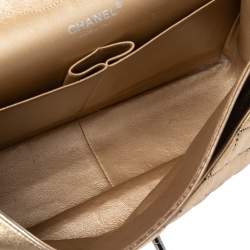 Pre Owned حقيبة شانيل كلاسيك جامبو جلد مبطن ذهبي ميتاليك بقلاب مزدوج 