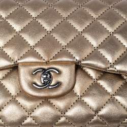 Pre Owned حقيبة شانيل كلاسيك جامبو جلد مبطن ذهبي ميتاليك بقلاب مزدوج 