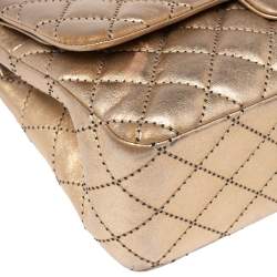 Pre Owned حقيبة شانيل كلاسيك جامبو جلد مبطن ذهبي ميتاليك بقلاب مزدوج 