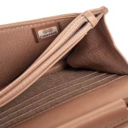 مملوكة مسبقًا Chanel Beige Quilted Leather Wallet On Chain