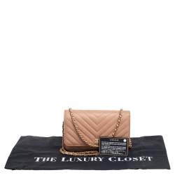مملوكة مسبقًا Chanel Beige Quilted Leather Wallet On Chain