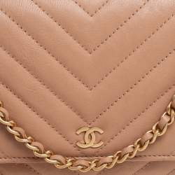 مملوكة مسبقًا Chanel Beige Quilted Leather Wallet On Chain