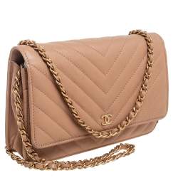 مملوكة مسبقًا Chanel Beige Quilted Leather Wallet On Chain