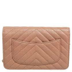 مملوكة مسبقًا Chanel Beige Quilted Leather Wallet On Chain