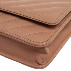 مملوكة مسبقًا Chanel Beige Quilted Leather Wallet On Chain