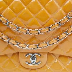 Pre Owned حقيبة شانيل قلاب مزدوج ماكسي كلاسيك جلد لامع مبطن أصفر مسطردة
