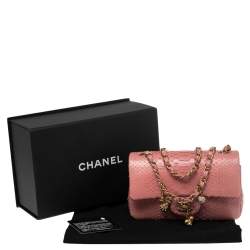 Pre Owned حقيبة شانيل قلاب واحد كلاسيك فالنتين صغيرة جلد ثعبان وردي