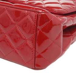 مملوكة مسبقًا حقيبة شانيل قلاب مزدوج ماكسي كلاسيك جلد لامع مبطن أحمر
